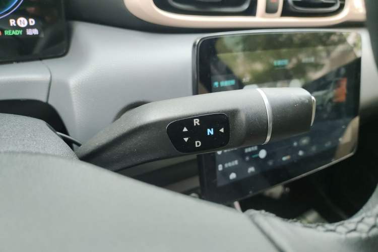 Used Leapmotor T03 2021 400 Luxury Edition Gear Lever