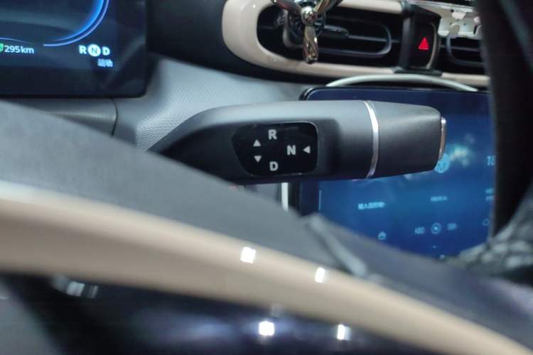 Used Leapmotor T03 2021 400 Luxury Edition Gear Lever