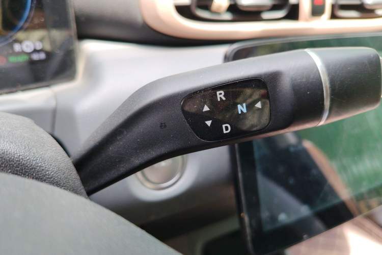 Used Leapmotor T03 2021 400 Comfort Edition Gear Lever