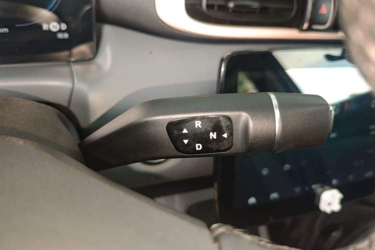 Used Leapmotor T03 2021 400 Luxury Edition Gear Lever