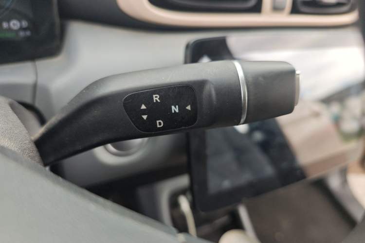 Used Leapmotor T03 2021 400 Comfort Edition Gear Lever
