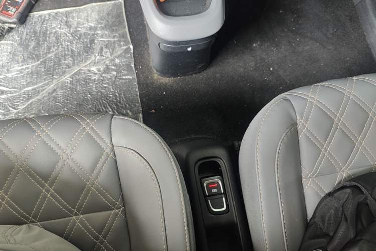 Used Leapmotor T03 2021 400 Luxury Pro Edition Gear Lever