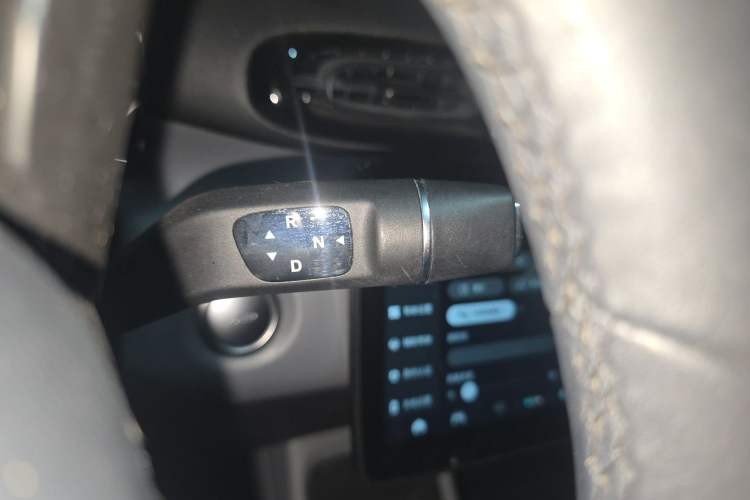Used Leapmotor T03 2021 400 Luxury Pro Edition Gear Lever