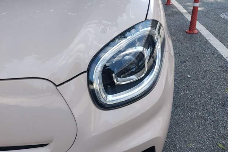 Used Leapmotor T03 2021 400 Lite Edition - Lithium-Ion Battery Left Front Headlight