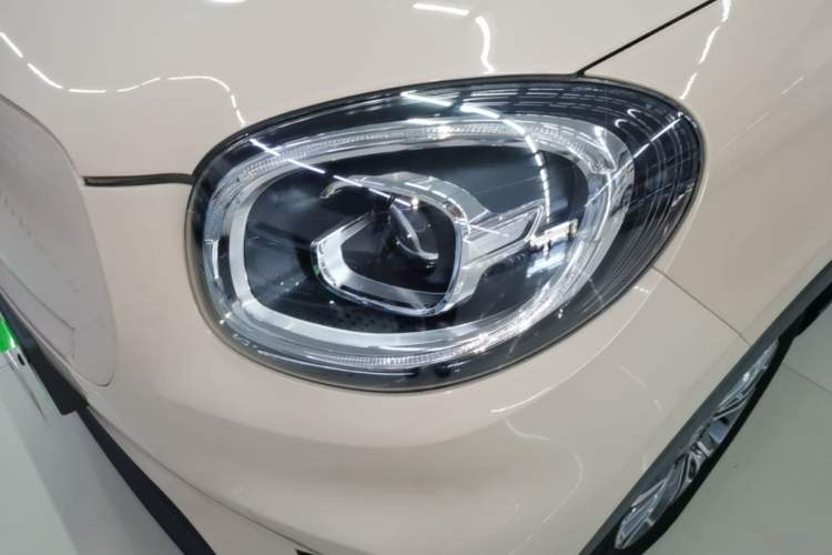 Used Leapmotor T03 2021 400 Lite Edition - Lithium-Ion Battery Left Front Headlight