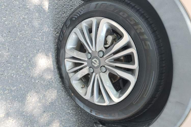 Used Leapmotor T03 2021 400 Micro-Sugar Version Left Front Wheel Hub