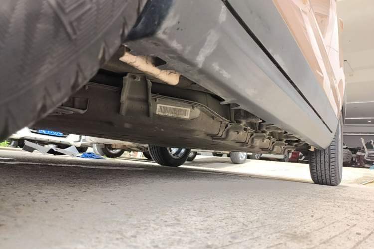 Used Leapmotor T03 2021 400 Lite Edition Lithium Iron Phosphate Left Side Sill