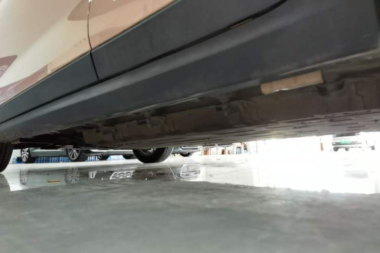 Used Leapmotor T03 2021 400 Lite Edition Lithium Iron Phosphate Left Side Sill