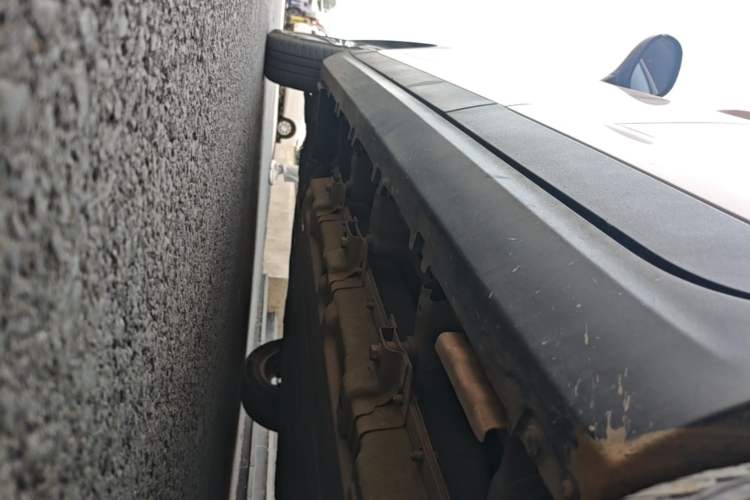 Used Leapmotor T03 2021 400 Lite Edition Lithium Iron Phosphate Left Side Sill