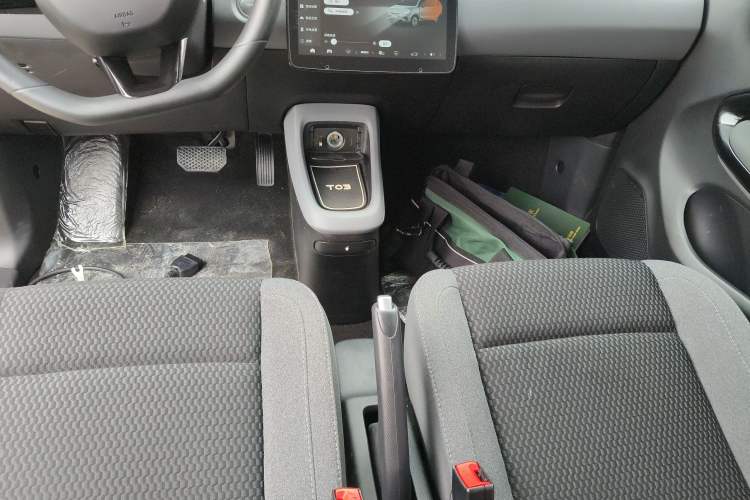 Used Leapmotor T03 2021 400 Lite Edition - Lithium-Ion Battery Gear Lever