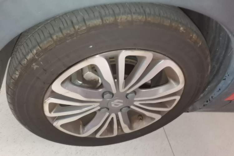 Used Leapmotor T03 2021 400 Luxury Pro Edition Left Front Wheel Hub
