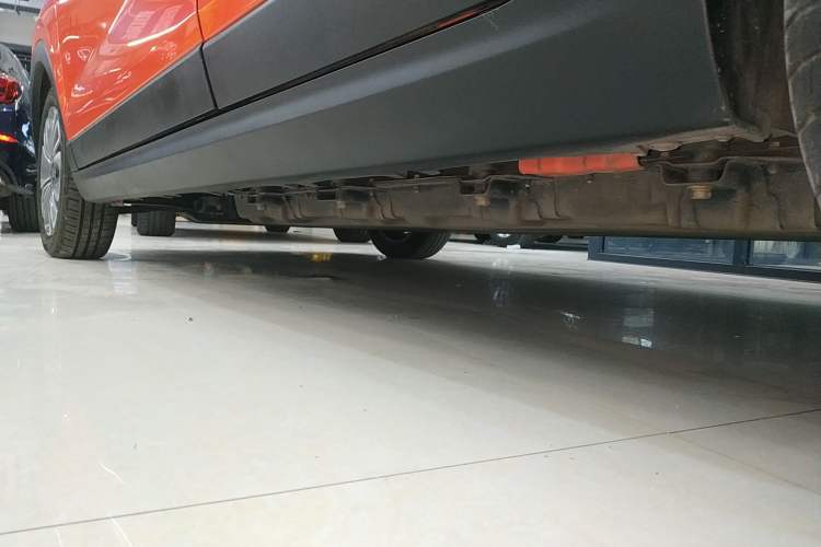 Used Leapmotor T03 2021 400 Lite Edition Lithium Iron Phosphate Left Side Sill