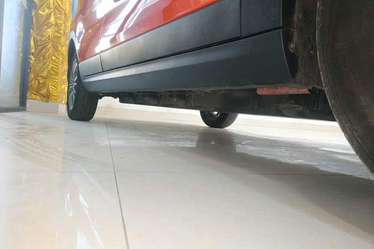 Used Leapmotor T03 2021 400 Lite Edition Lithium Iron Phosphate Right Side Sill