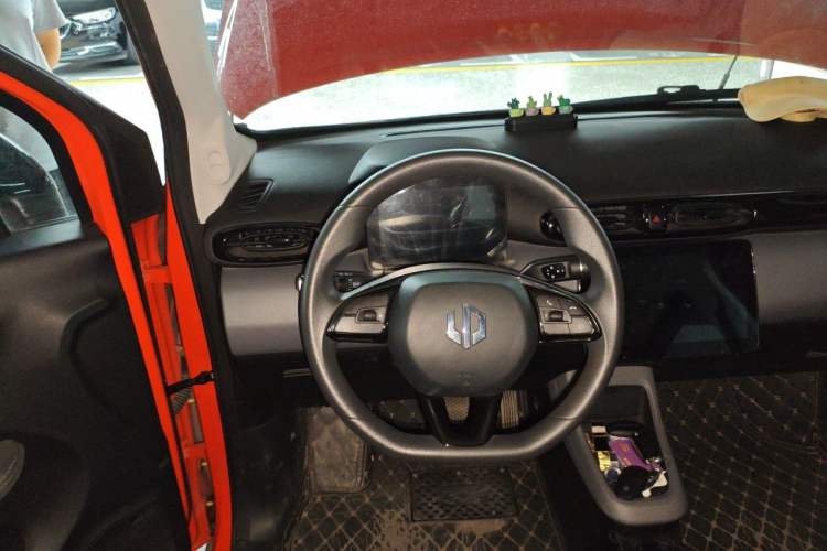 Used Leapmotor T03 2021 400 Lite Edition - Lithium-Ion Battery Steering Wheel