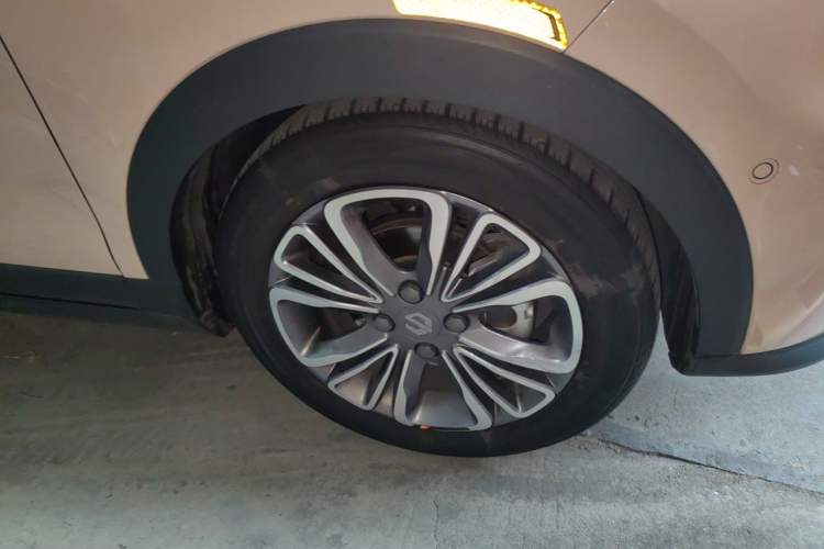 Used Leapmotor T03 2021 400 Luxury Edition Right Front Wheel Hub