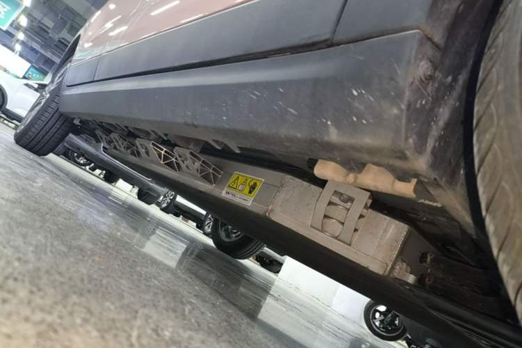 Used Leapmotor T03 2021 400 Lite Edition Lithium Iron Phosphate Right Side Sill