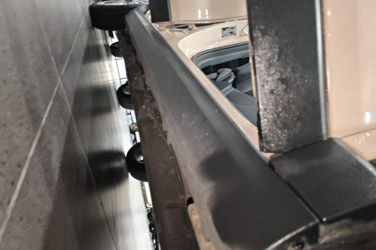 Used Leapmotor T03 2021 400 Lite Edition Lithium Iron Phosphate Right Side Sill