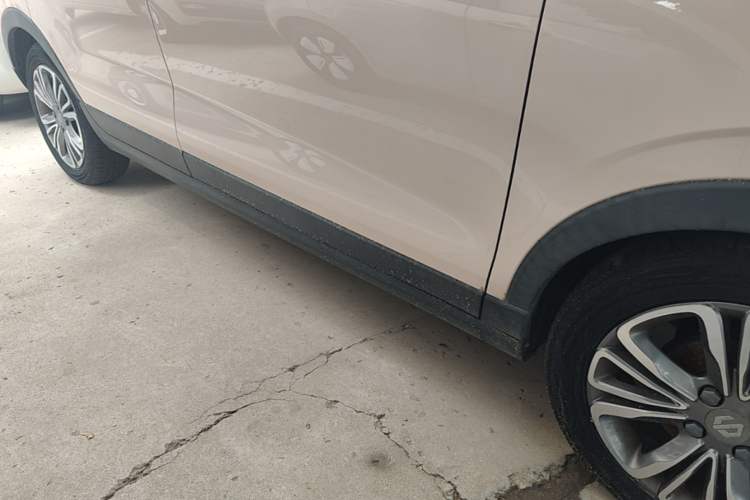 Used Leapmotor T03 2021 400 Luxury Pro Edition Right Side Sill
