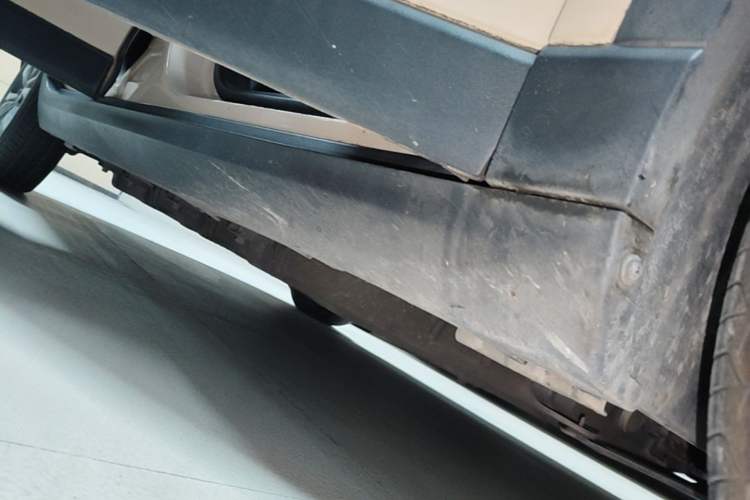 Used Leapmotor T03 2021 400 Lite Edition Lithium Iron Phosphate Right Side Sill