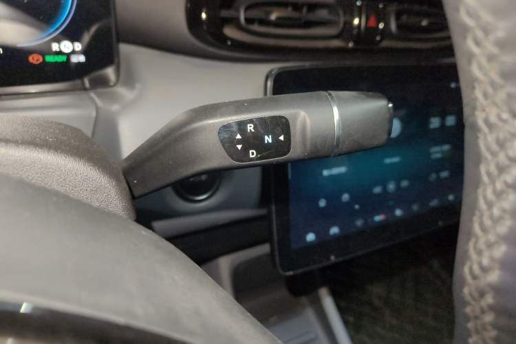 Used Leapmotor T03 2021 400 Luxury Edition Gear Lever