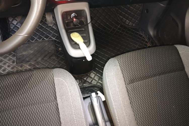 Used Leapmotor T03 2021 400 Lite Edition - Lithium-Ion Battery Gear Lever