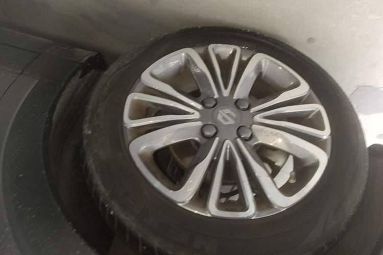 Used Leapmotor T03 2021 400 Lite Edition - Lithium-Ion Battery Left Front Wheel Hub
