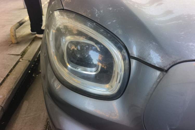 Used Leapmotor T03 2021 400 Lite Edition - Lithium-Ion Battery Right Front Headlight
