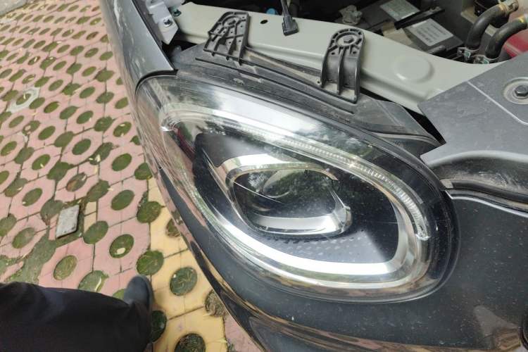 Used Leapmotor T03 2021 400 Lite Edition - Lithium-Ion Battery Right Front Headlight