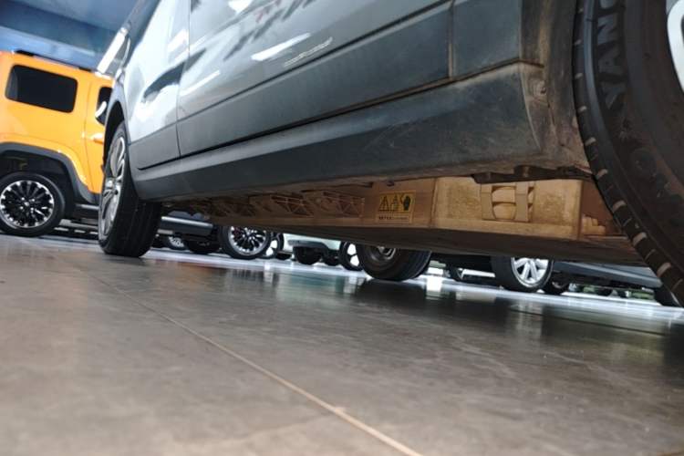 Used Leapmotor T03 2021 400 Lite Edition - Lithium-Ion Battery Right Side Sill