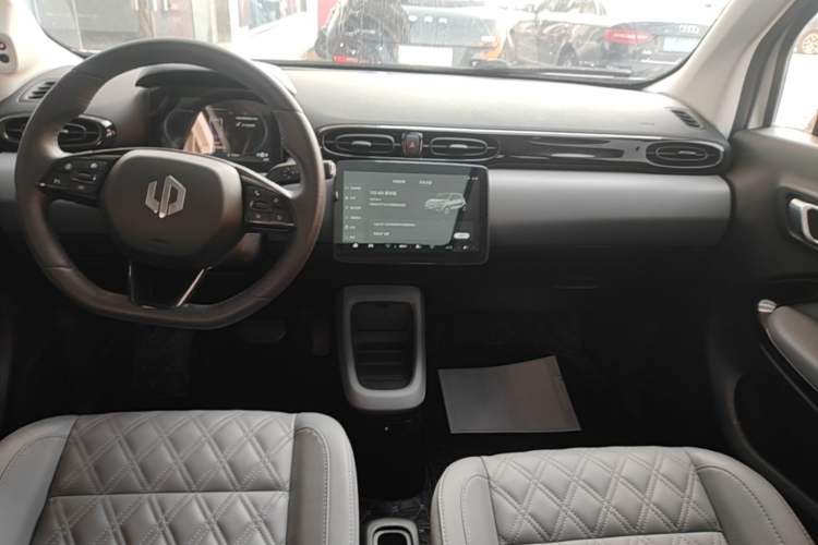 Used Leapmotor T03 2021 400 Luxury Edition Audio And AC Panel