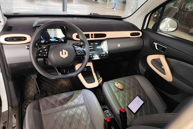 Used Leapmotor T03 2021 400 Luxury Pro Edition Center Console