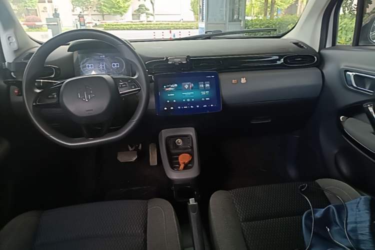 Used Leapmotor T03 2021 400 Lite Edition - Lithium-Ion Battery Center Console