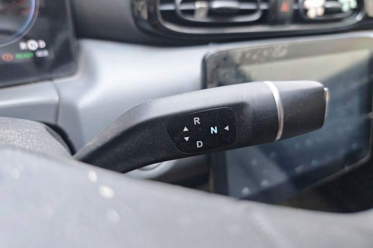 Used Leapmotor T03 2021 400 Comfort Edition Gear Lever