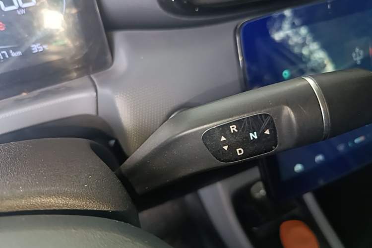 Used Leapmotor T03 2021 400 Lite Edition - Lithium-Ion Battery Gear Lever