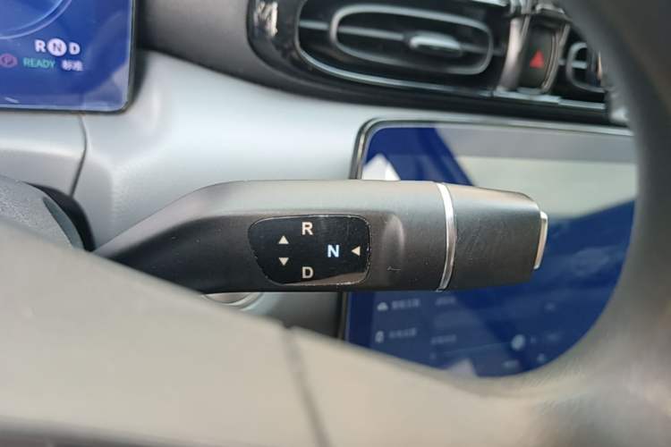 Used Leapmotor T03 2021 400 Comfort Edition Gear Lever