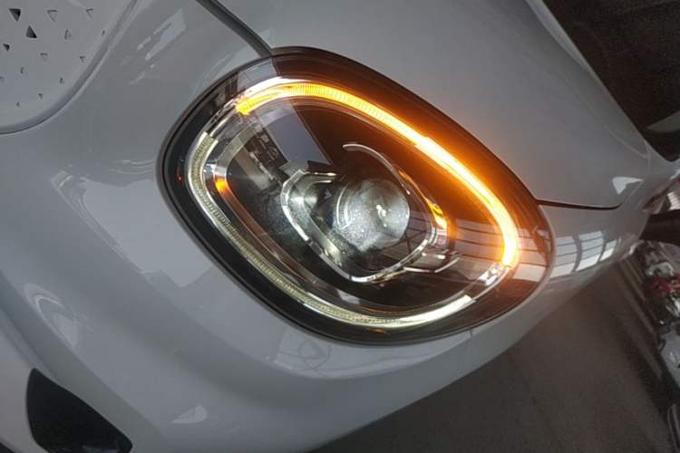 Used Leapmotor T03 2021 400 Lite Edition - Lithium-Ion Battery Left Front Headlight