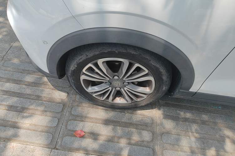 Used Leapmotor T03 2021 400 Luxury Edition Left Front Wheel Hub