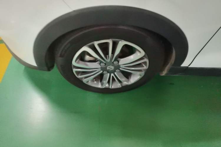 Used Leapmotor T03 2021 400 Lite Edition - Lithium-Ion Battery Left Front Wheel Hub