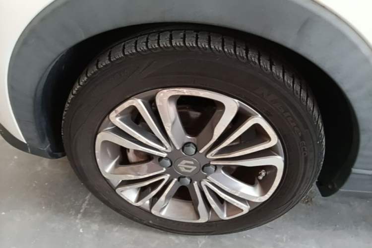 Used Leapmotor T03 2021 400 Lite Edition - Lithium-Ion Battery Left Front Wheel Hub