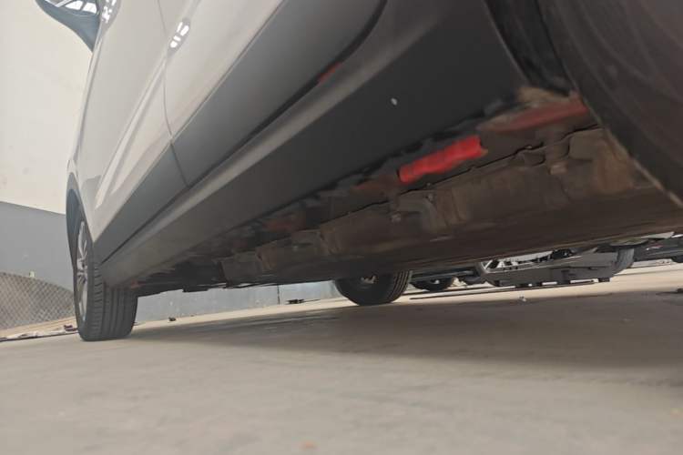 Used Leapmotor T03 2021 400 Lite Edition Lithium Iron Phosphate Left Side Sill
