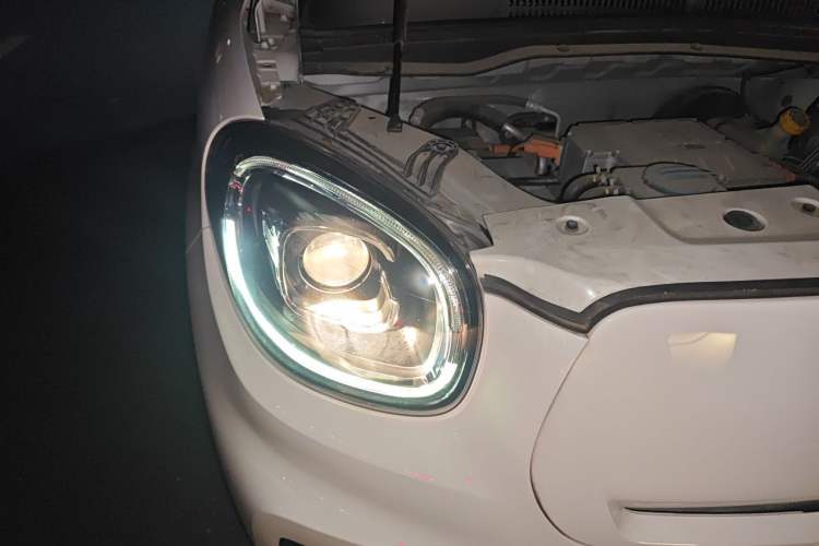 Used Leapmotor T03 2021 400 Lite Edition - Lithium-Ion Battery Right Front Headlight