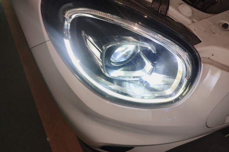 Used Leapmotor T03 2021 400 Lite Edition - Lithium-Ion Battery Right Front Headlight