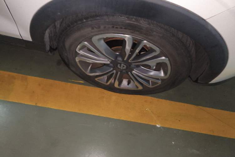 Used Leapmotor T03 2021 400 Lite Edition - Lithium-Ion Battery Right Front Wheel Hub