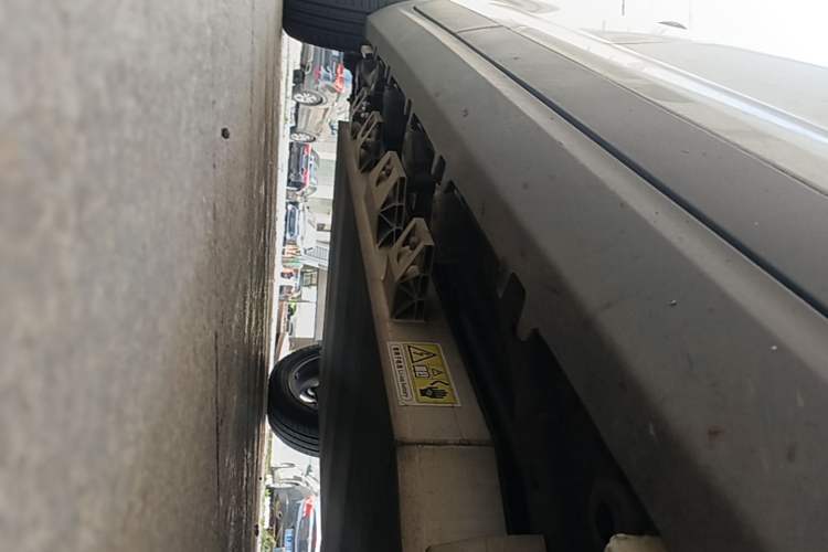 Used Leapmotor T03 2021 400 Lite Edition - Lithium-Ion Battery Right Side Sill