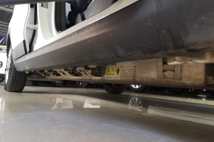 Used Leapmotor T03 2021 400 Luxury Edition Right Side Sill