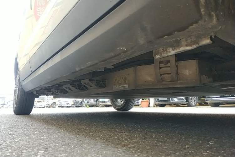 Used Leapmotor T03 2021 400 Lite Edition - Lithium-Ion Battery Right Side Sill