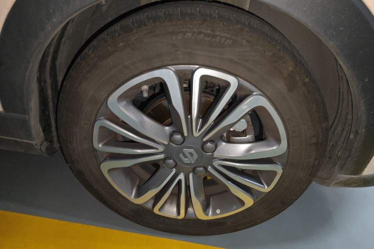 Used Leapmotor T03 2021 400 Micro-Sugar Version Right Front Wheel Hub