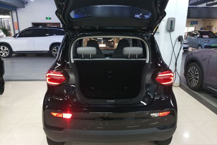 Used Leapmotor T03 2022 Crystal Edition Trunk