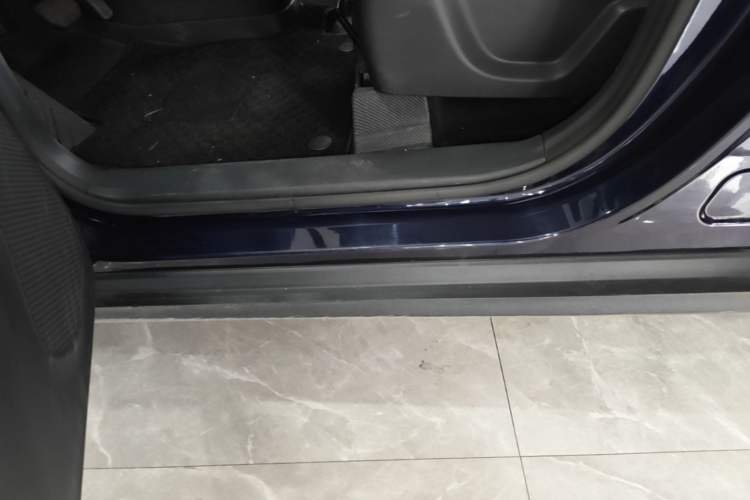 Used Leapmotor T03 2022 Crystal Edition Left Side Sill