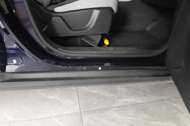 Used Leapmotor T03 2022 Crystal Edition Right Side Sill